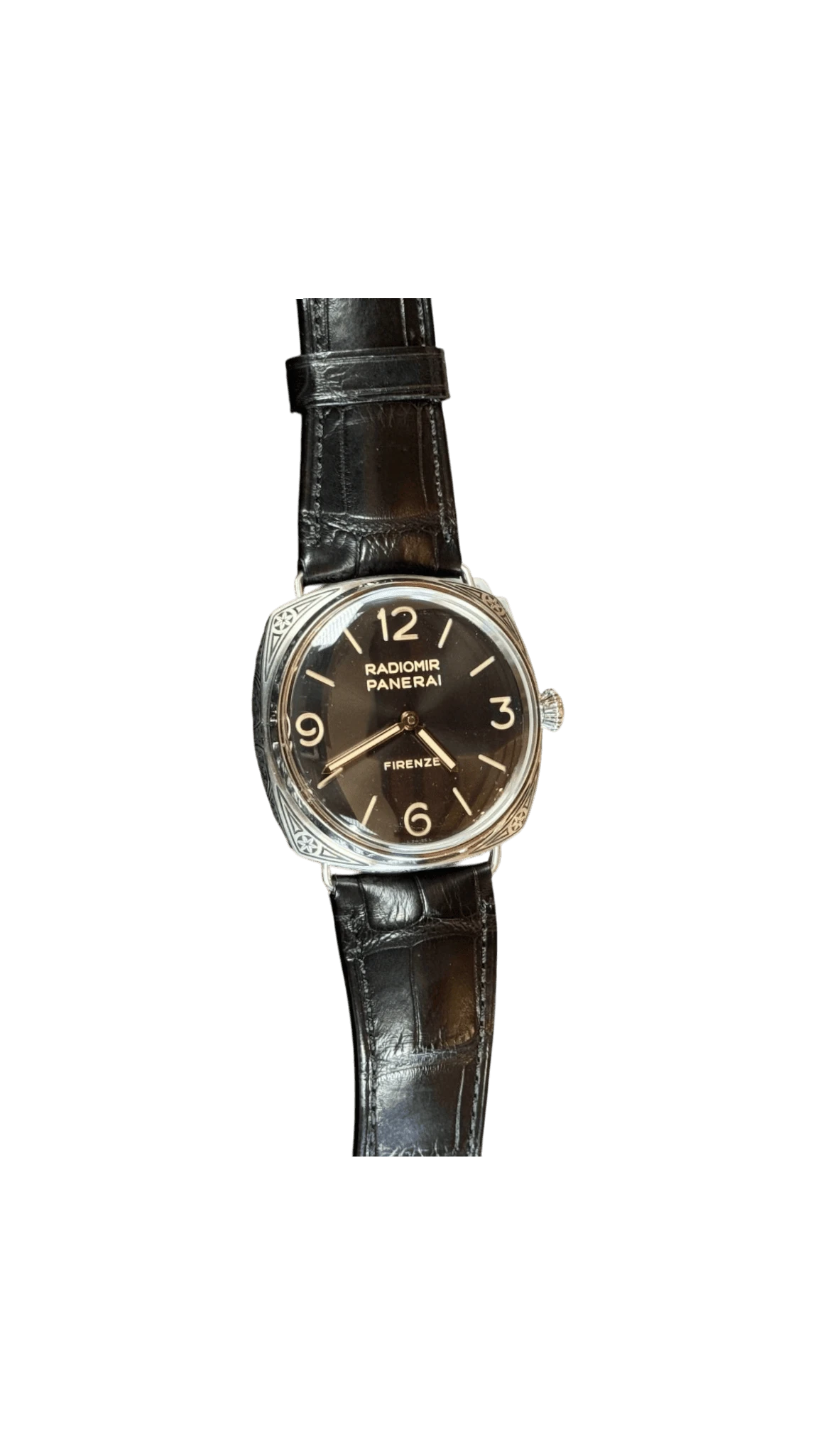 orologio con incisioni a mano da un artigiano